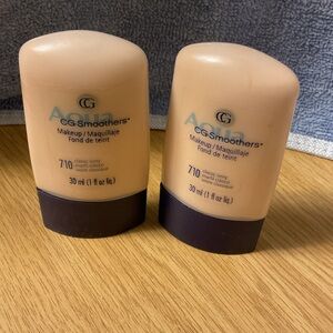 Lot of 2 Covergirl CG Smoothers Aqua Makeup in Classic Ivory #710